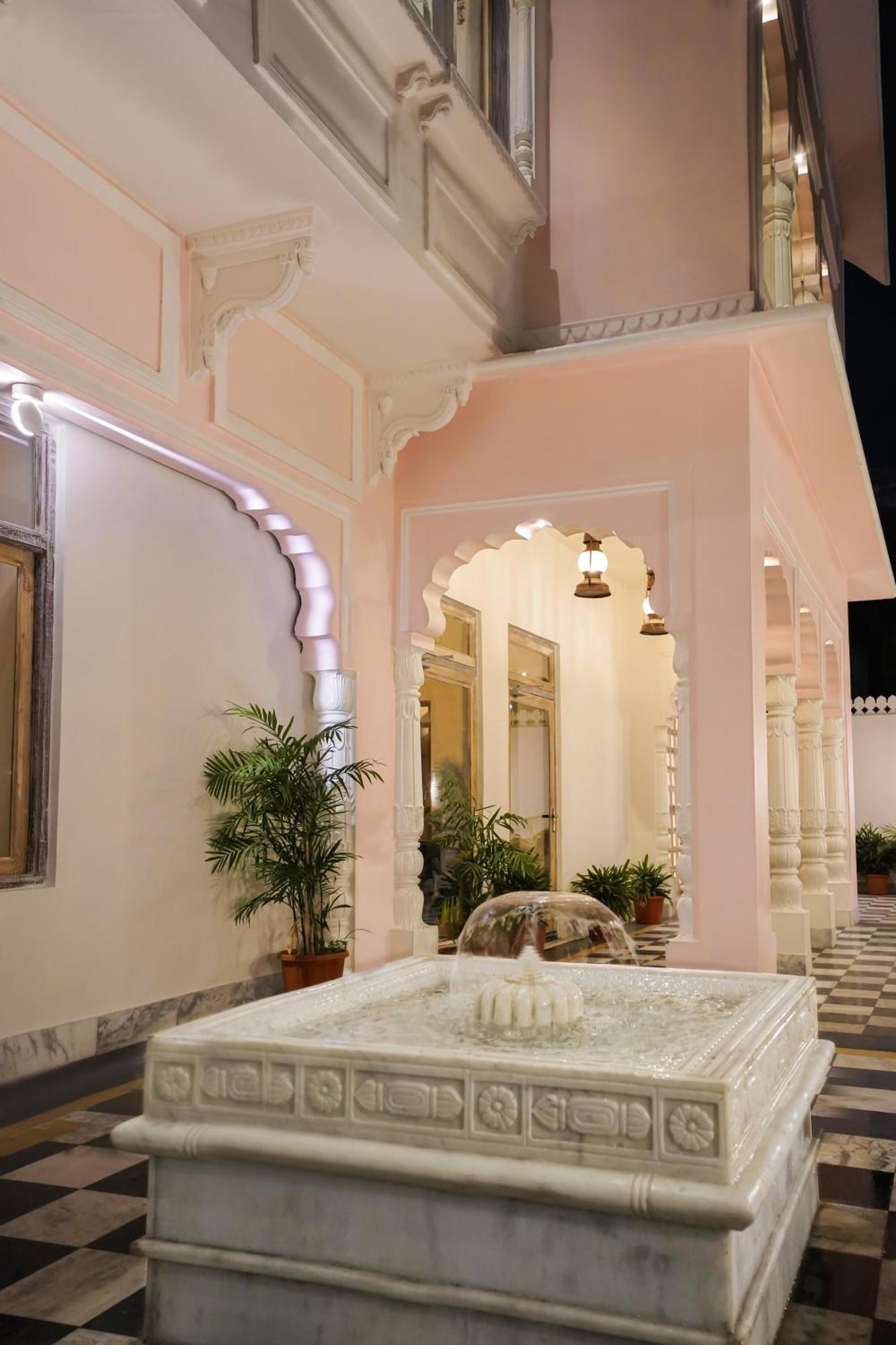 Dev Mahal - A Boutique Heritage Hotel Джапур Экстерьер фото